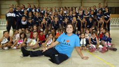 Merce Covelo dirige un grupo de 80 patinadoras y patinadores en un club que ha incorporado el show entre sus disciplinas. 