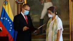 El canciller venezolano, Jorge Arreaza, con la embajadora de la UE