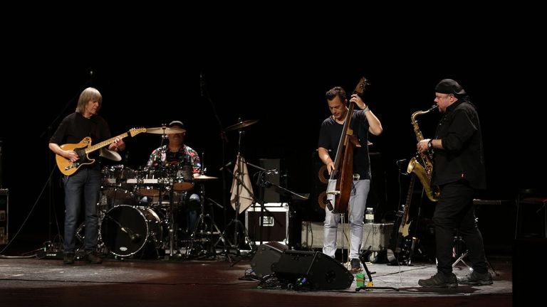 Imagen de archivo de la Mike Stern Band durante su actuaci�n en el Teatro Col�n dentro del festival +qjazz del 2022