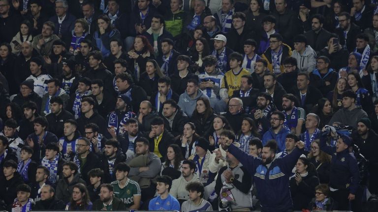 Aficionados en las gradas del Abanca Riazor durante el partido entre el Deportivo y el Atl�tico de Madrid