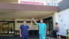 Los cirujanos Rogelo de Andr�s y el gallego Jes�s Giraldo (derecha) hacen guardias en urgencias de este hospital lisboeta