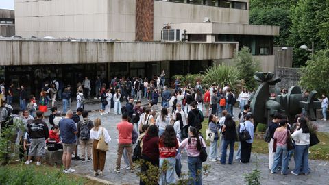 Ambiente en la Facultade de Econ�micas antes de la PAU