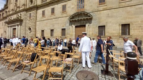 La ceremonia tuvo lugar al pie del colegio monumental del Cardenal