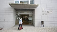 En la imagen, de archivo, fachada del centro de salud de Ares. 