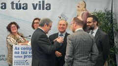 El alcalde, en el centro, en un acto del CCU, una de las asociaciones que podr�n recibir las ayudas