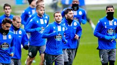 Aketxe, en el centro de la imagen junto a sus compa�eros