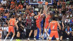 Lance del partido entre el Leyma B�squet Coru�a y el Bilbao Basket en el Coliseum.