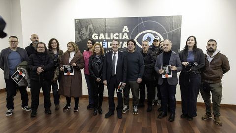 Fotoperiodistas gallegos en compaa del alcalde y otras autoridades locales