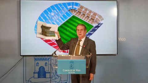 El alcalde de Vgo, Abel Caballero, en una comparecencia sobre las obras de Bala�dos.