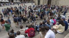 Colas y ambiente tur�stico en el casco hist�rico de Compostela durante en el arranque del puente festivo