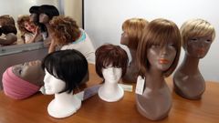 Banco de pelucas para la Asociaci�n contra el C�ncer