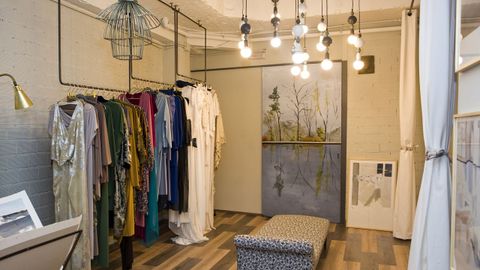 Una parte de la tienda está destinada a las colecciones de novia e invitada que diseña García Forcada