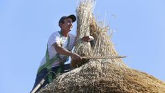 Manuel Monteser�n, teitando un h�rreo en San Rom�n de Cervantes