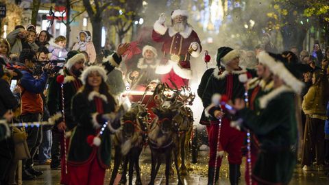 Desfile de de Pap� Noel por el centro de Ourense