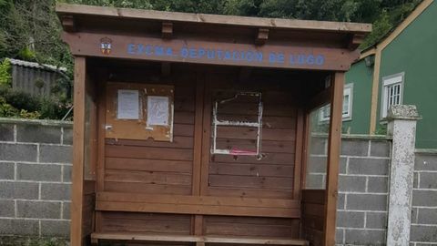 Aire r�stico para esta marquesina de la Diputaci�n de Lugo
