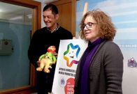 <span lang= es-es >O Apalpador</span>. Prado y Xo�n Allegue posan con un Apalpador, el equivalente gallego a Santa Claus o al �olentzero� vasco.