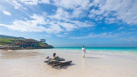 Playa Luxury tiene acceso directo a uno de los arenales ms bonitos del mundo: playa Pilar