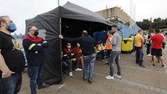 Los trabajadores de Alcoa y de las auxiliares han instalado una carpa a la entrada de la factor�a de San Cibrao