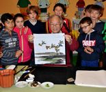 Li Chi Pang con alumnos del colegio Vilarmide. 