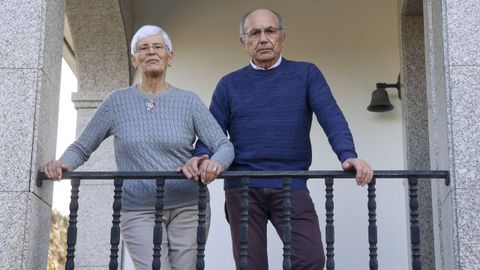 Jesús y Gelis, retratados este martes en su casa de Ferrol