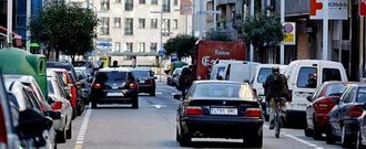 La margen izquierda de Echegaray tendr� aparcamiento en bater�a y la derecha, en l�nea. Con ello se erradicar� la doble fila.