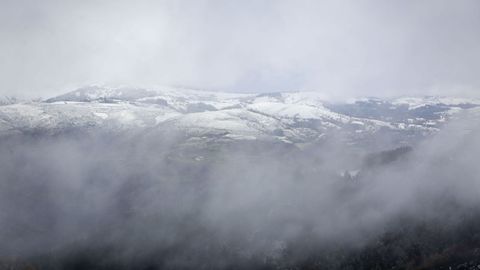 Vistas desde la carretera a Murias do Camio, en Navia de Suarna