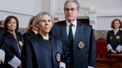 Azucena Recio,�este viernes acompa�ada por el expresidente del TSXG Jos� Mar�a G�mez y D�az-Castroverde, que fue su padrino en la toma de posesi�n como presidenta de la Sala de lo Contencioso-Administrativo.