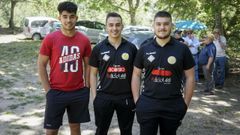Tres j�venes en la romer�a de San Miguel.