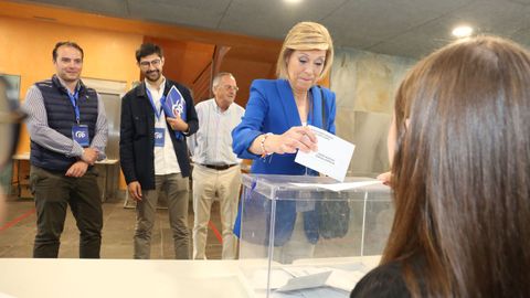 Votacin de Ana Granja, candidata del PP a la alcalda de Vilagarca