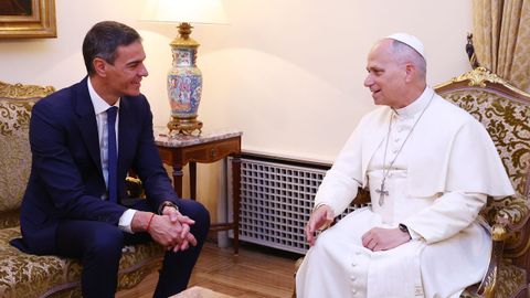 El presidente del Gobierno, Pedro S�nchez junto al papa Le�n XIV en la sede de la Nunciatura Apost�lica en Madrid