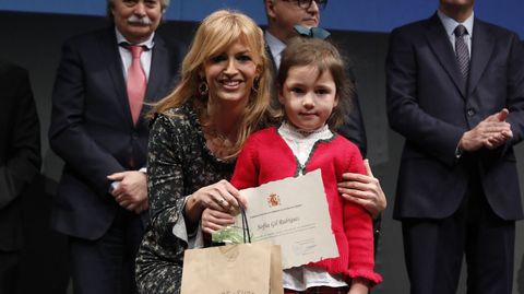 Hasta un total de cuarenta alumnos de distintos centros de la provincia resultaron premiados en el concurso de la Constituci�n.