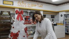 Manuela Dios, en su negocio, el colmado Eche o que hai!