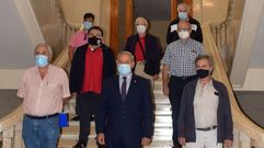 Jos� Tom�, con directivos de la asociaci�n milagrosista en el Pazo de San Marcos