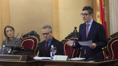 El ministro de la Presidencia, F�lix Bola�os, da un discurso en presencia del presidente del Senado, Ander Gil, y de la presidenta del Parlamento Europeo, Roberta Metsola, durante el acto de Estado en Memoria del Holocausto y de Prevenci�n de los Cr�menes contra la Humanidad celebrado este viernes en el Senado