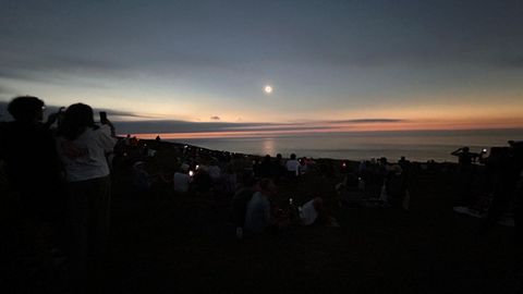 El eclipse, viston desde el cabo de Santo Hadri�n, en Malpica.