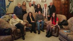 Parte de los integrantes del club de lectura en la primera reuni�n, en marzo