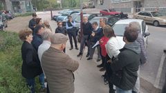 El candidato del PP, Rafa Dom�nguez,se reuni� con vecinos de Mollavao para explicarles sus planes para el barrio