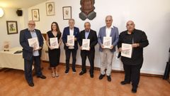 Santalices, tercero por la izquierda, junto a Blanco Villar, en el centro.
