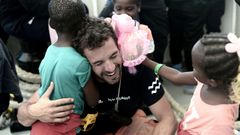 Valencia recibe a los inmigrantes del Aquarius