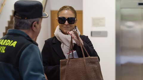 Maite G&oacute;mez, la jefa de prensa del president de la Generalitat el 29 de octubre de 2024, Carlos Maz&oacute;n, a su llegada al juzgado de Catarroja.