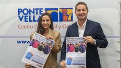 Zoe Calvo, de la Fundacion Amigos de Galicia, y Marcos Vila, gerente del Centro Comercial Ponte Vella, presentaron la campa�a de recogida de material escolar