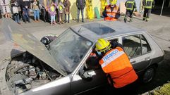 Movilizados por testigos o el centro de atenci�n de emergencias del 112 Galicia, los miembros del grupo de emergencias de Mos y de Protecci�n Civil tardan pocos minutos en llegar al lugar del accidente