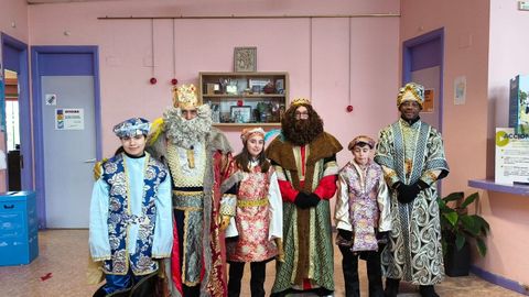 Los Reyes Magos y sus pajes, a su llegada a Bergondo.