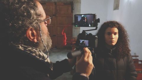 Pruebas de cámaras en el interior de la ermita de Vilar de Donar, que no tiene culto y está en manos de la asociación de vecinos de la parroquia