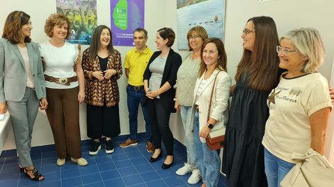 De izquierda a derecha, Rosa Isabel Cuervo, abogada; Mar�a del Mar Garc�a, concejala de Igualdad del Ayuntamiento de Corvera; Nuria Varela, directora general de Igualdad; Iv�n Fern�ndez, alcalde de Corvera; Patricia Su�rez, concejala de Acci�n Social; Bel�n Fern�ndez, concejala de Igualdad de Goz�n; Roc�o Mart�nez, concejala de Desarrollo Local; Mar�a Teresa Guti�rrez, psic�loga, y Manuela Su�rez, coordinadora del CAM.

 