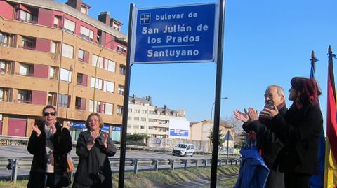 El alcalde, Wenceslao L�pez, inaugura junto con Ana Taboada y Cristina Pont�n la placa del bulevar de Oviedo.El alcalde, Wenceslao L�pez, inaugura junto con Ana Taboada y Cristina Pont�n la placa del bulevar de Oviedo