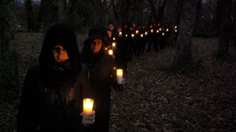 Santa Compaña: La procesión de ánimas «made in Galicia» puede ser uno de los más misteriosos emoticonos del catálogo