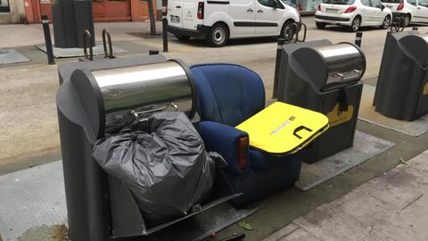 Segundo da (mircoles) con la basura de las calles sin recoger