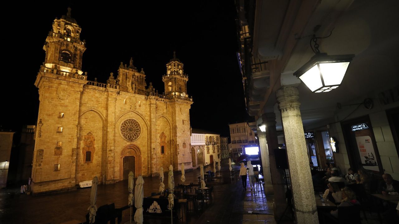 Mondoñedo y Betanzos competirán por la iluminación de Navidad de Ferrero Rocher y la decisión será ciudadana