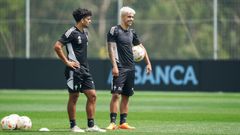 Hugo Sotelo, a la derecha, con Dami�n en un entrenamiento reciente